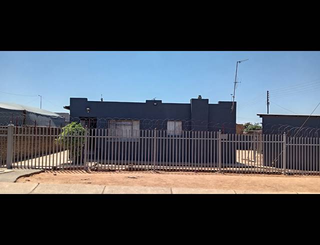 11 BEDROOM HOUSE FOR SALE IN SOSHANGUVE L